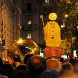 ...la statua rimane sulla �caravella� sino a sera, quando viene portata per l�ultima processione in Piazza del Ferrarese...